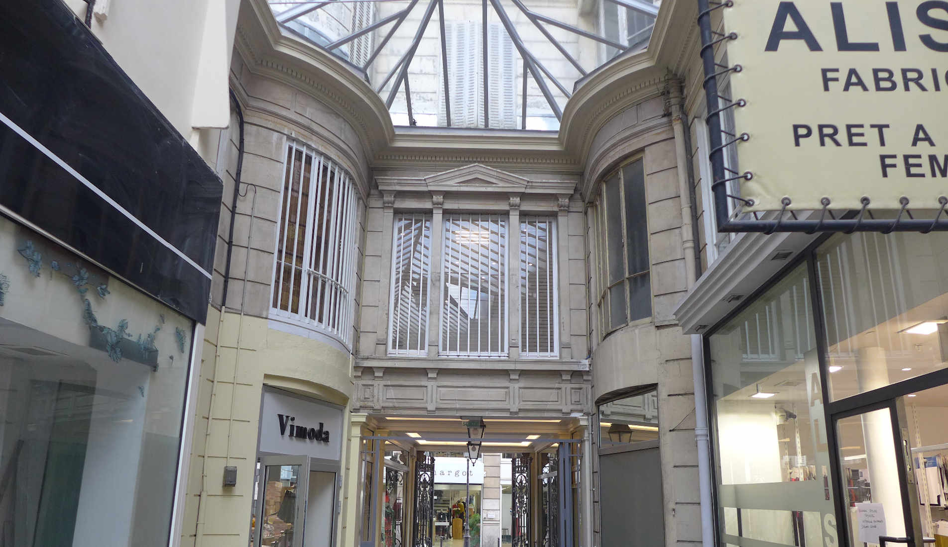 Visite guidée du quartier du Sentier et de ses passages couverts à Paris
