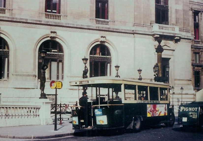 Bus Renault TN4 RATP place de l'Opéra en 1950
