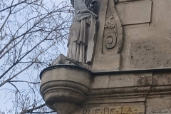 Rue femme sans tête